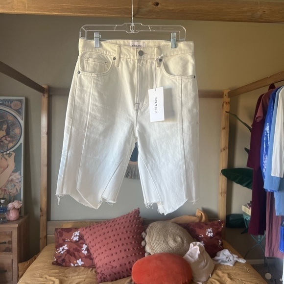 Le Vintage Bermuda Jagged Edge in Vintage White
FRAME size 26 - Picture 5 of 9